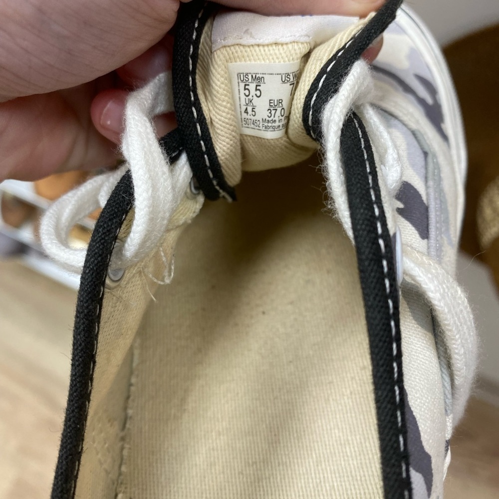 Vans - Picture 3 of 3